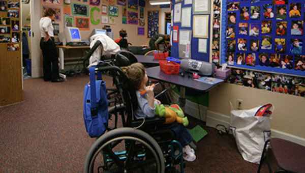 ребёнок  в инвалидной коляске